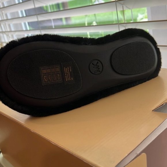 Michael Kors MK Alexis Closed toe Sherpa Slides - Picture 7 of 7